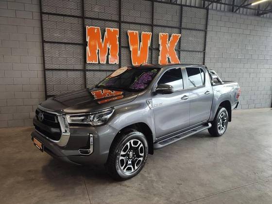 TOYOTA HILUX 2.8 D-4D TURBO DIESEL CD SRX 4X4 AUTOMÁTICO